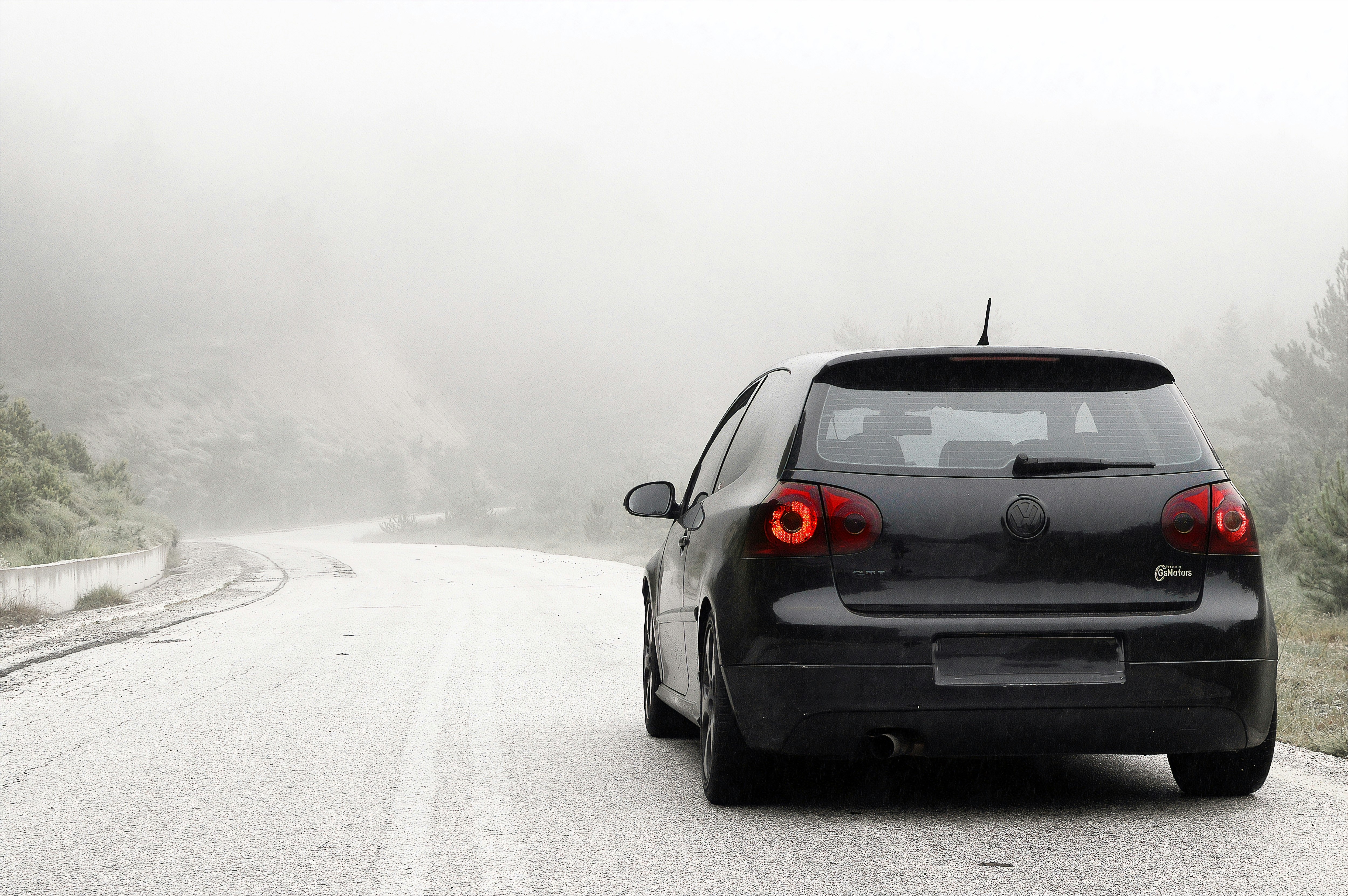 black bmw x 6 on road