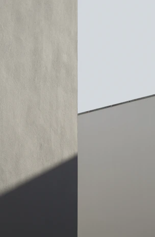 Minimalist pencil drawing of a sleek residential facade emphasizing geometric shapes and shadow play.