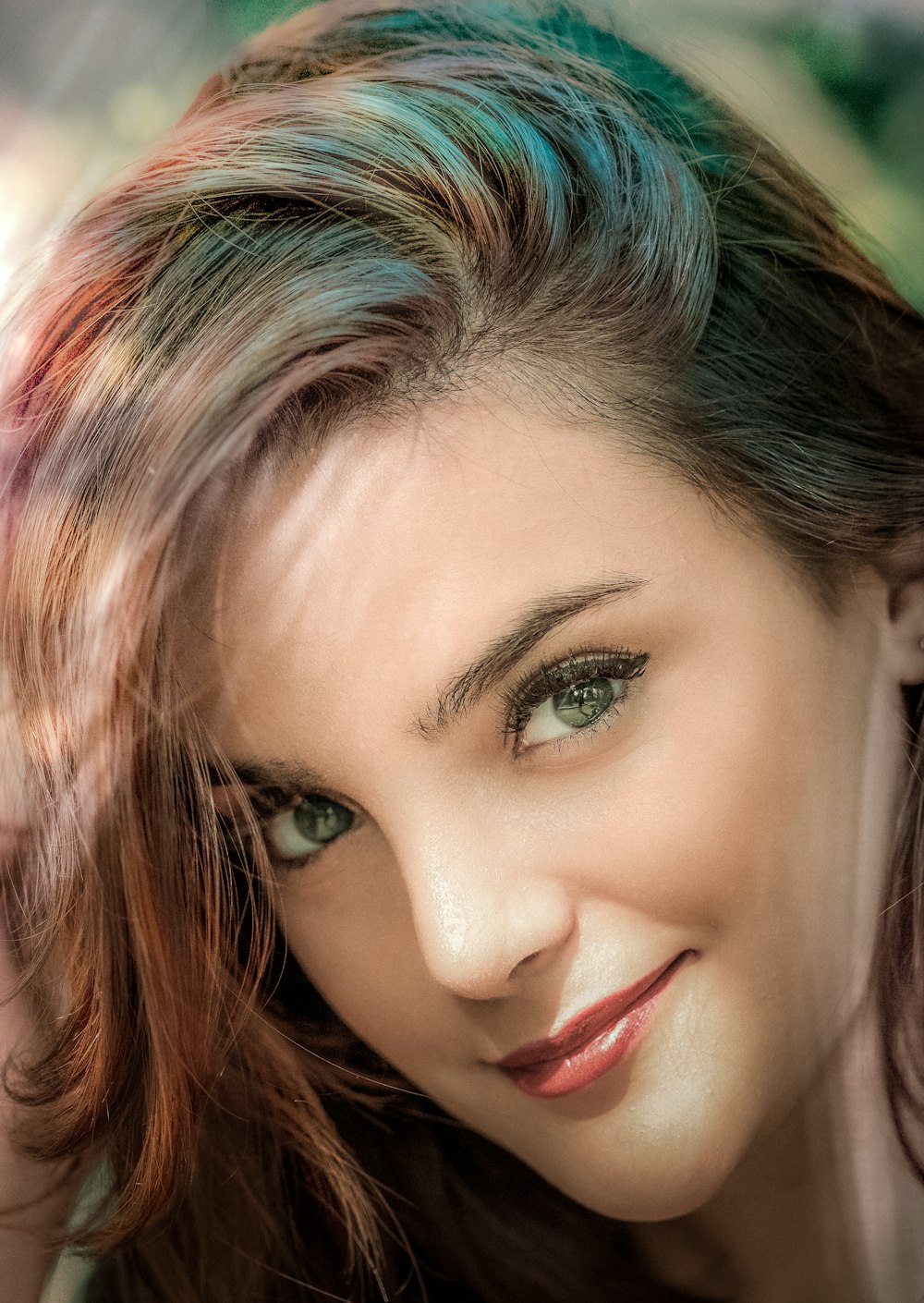 woman with blue eyes and brown hair