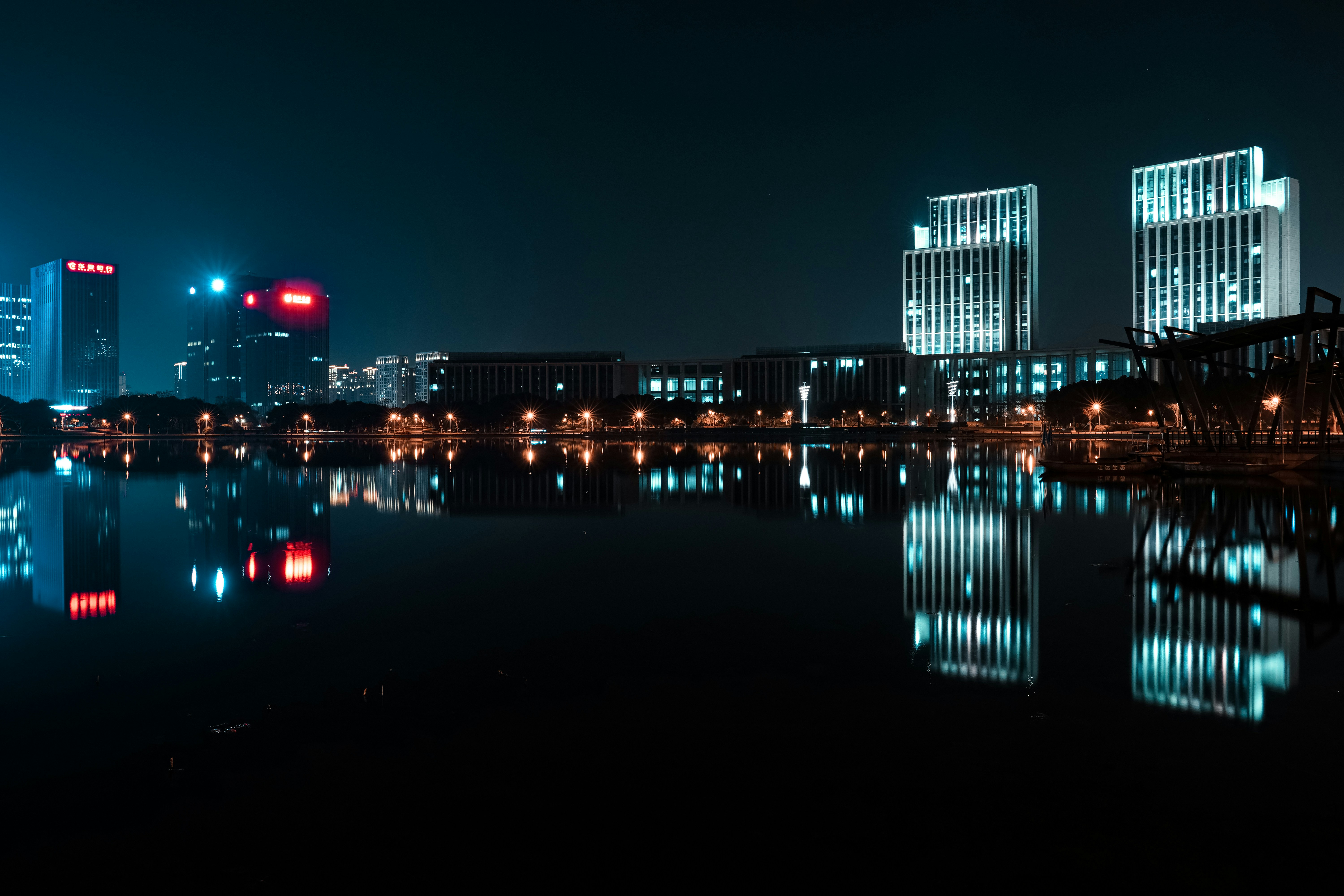 🔥時尚界末日？這款「反時尚」單品竟成爆款！潮到出水！