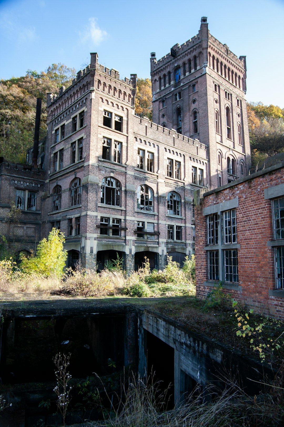 travelers stories about Landmark in Visé, Belgium