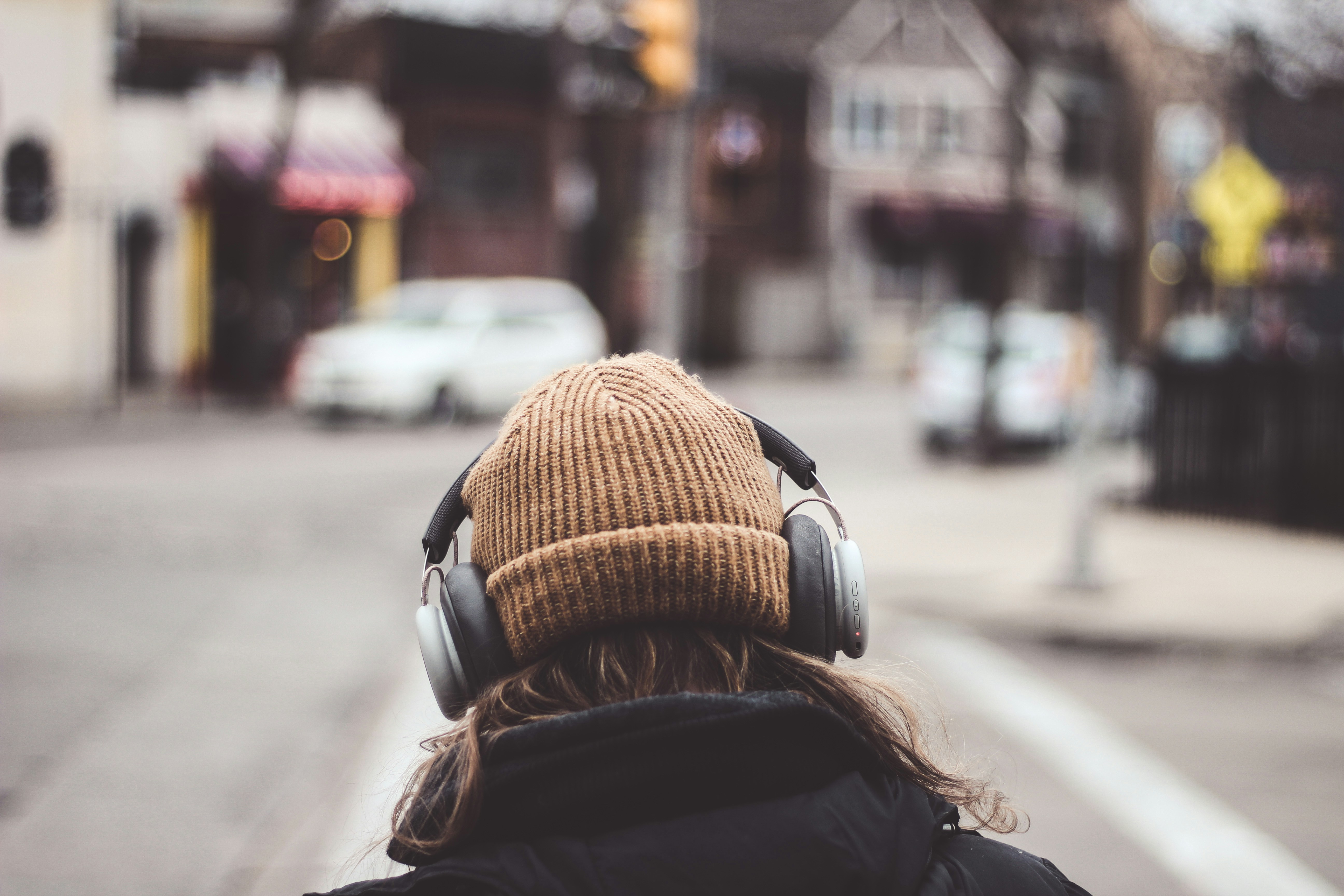 Liner Notes for the Earbuds Generation: How Jazz Podcasts Are Rebuilding Deep Listening From the Ground Up