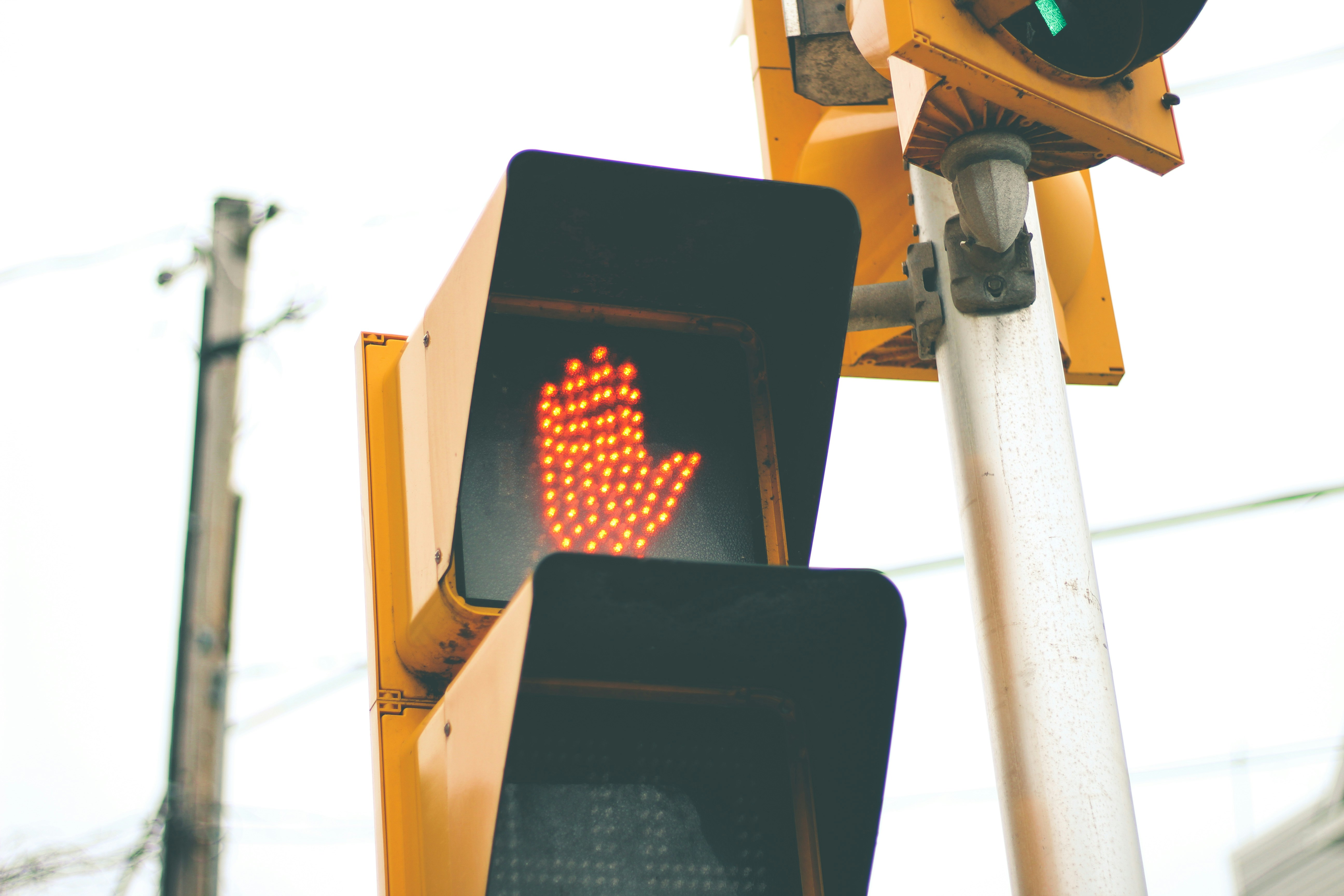 black and yellow traffic light