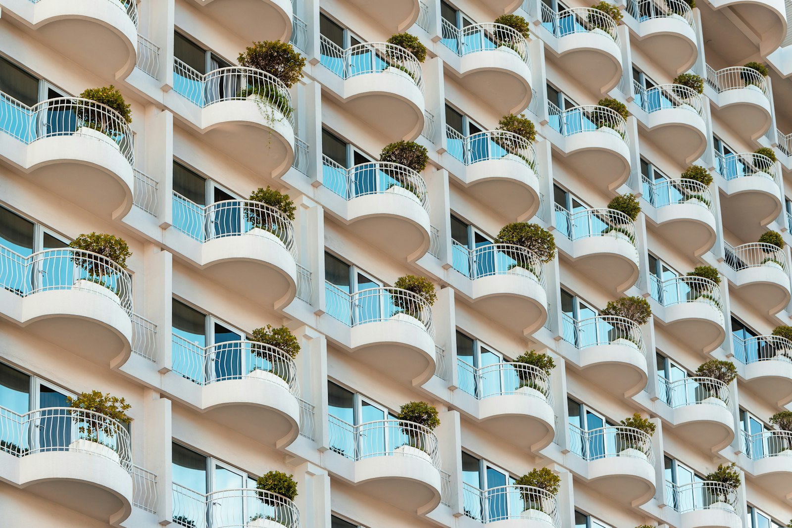 Canon EOS 6D Mark II + Tamron SP 85mm F1.8 Di VC USD sample photo. White concrete building with photography