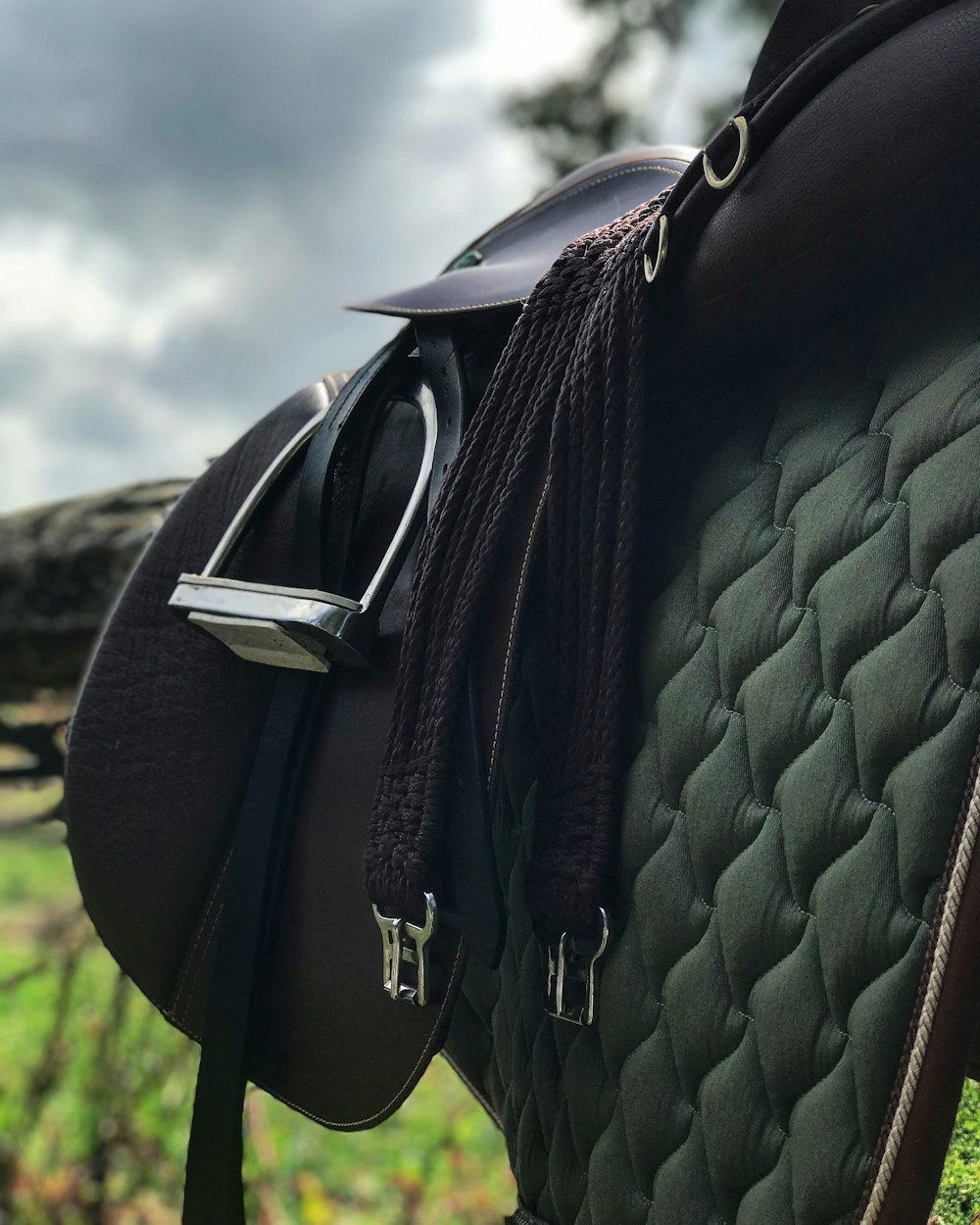 Sac à dos en cuir noir avec ceinture en cuir noir