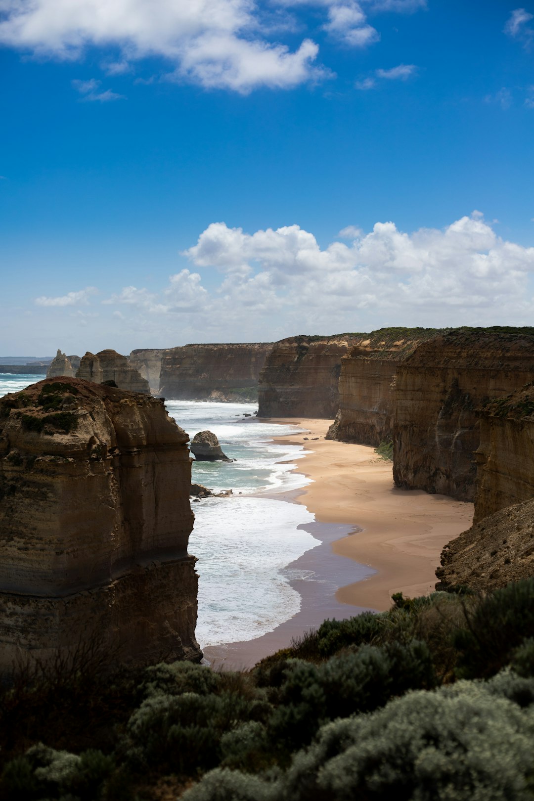 travelers stories about Cliff in Great Ocean Road, Australia