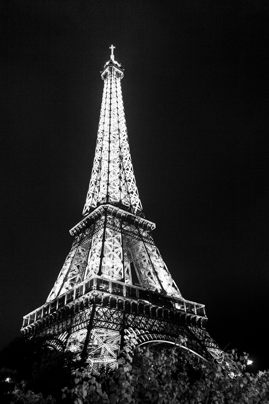 eiffel tower in paris grayscale photo
