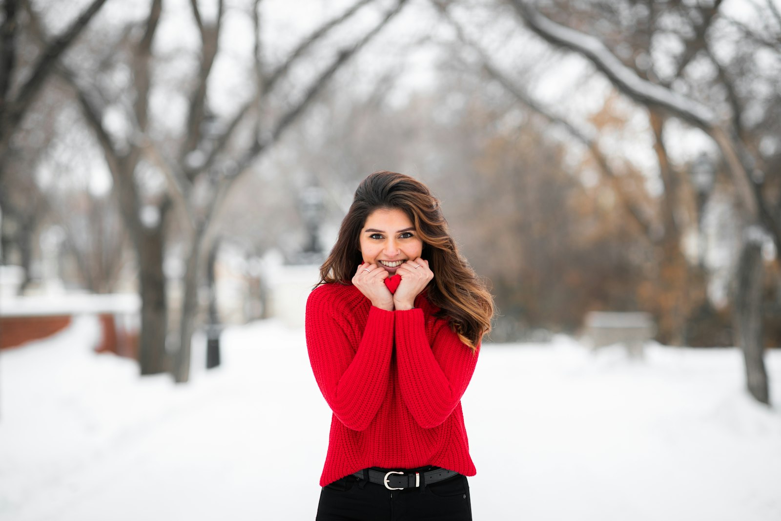 Canon EOS-1D X Mark II + Canon EF 85mm F1.4L IS USM sample photo. Woman in red sweater photography