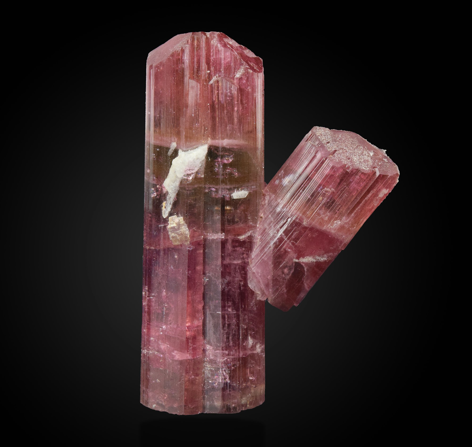 Elbaite is one of the best-known members of the tourmaline mineral family, particularly for its high-quality gemstones.