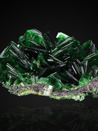 green and white crystal fragment