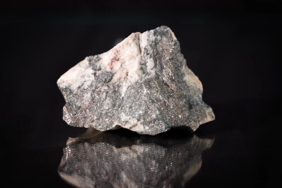 Sampel batuan mineral dari hasil eksplorasi geologi PT NMP