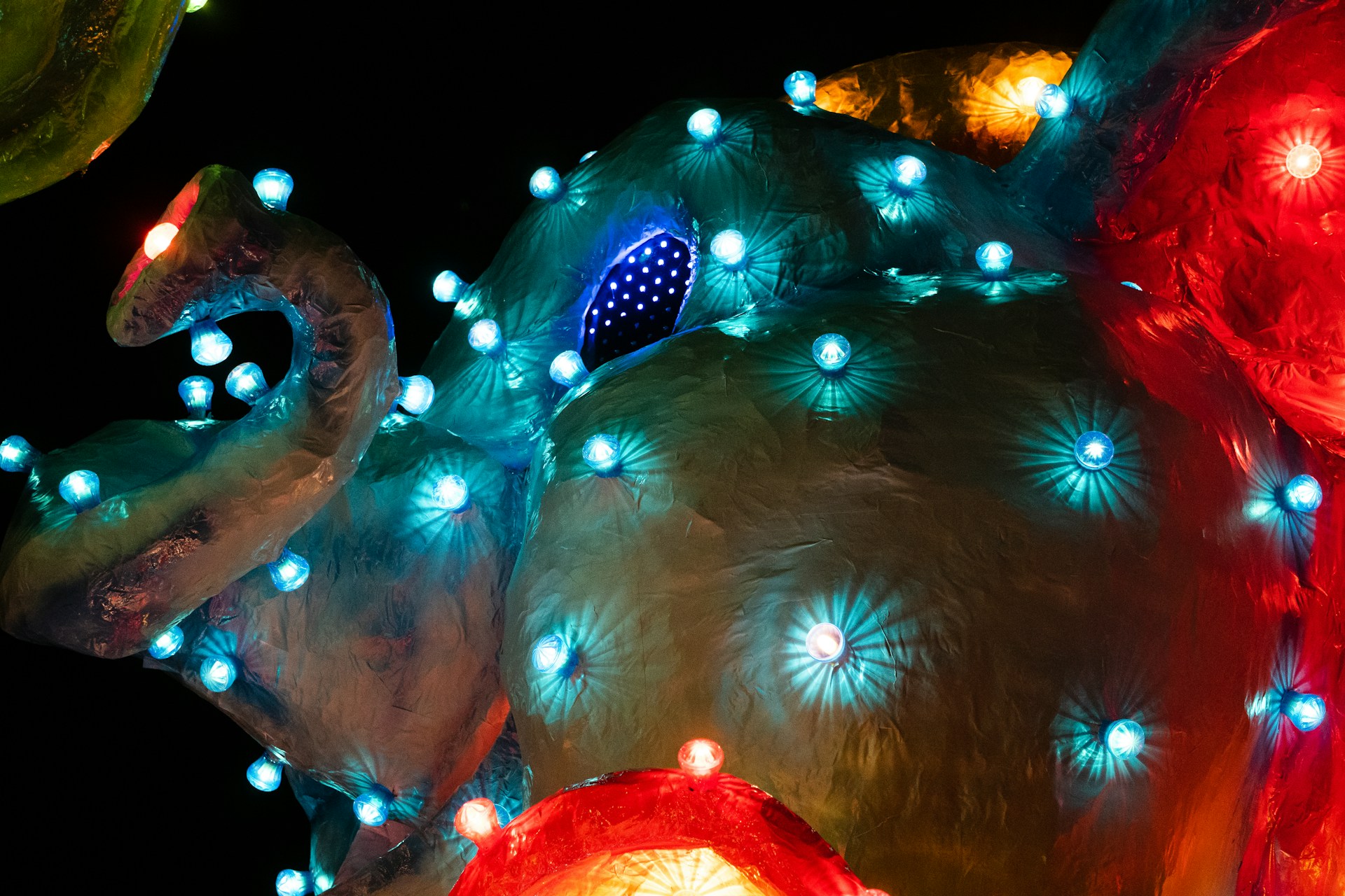 black and white bed linen