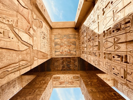 Queens of Power: The Remarkable Women Who Shaped Theban Egypt