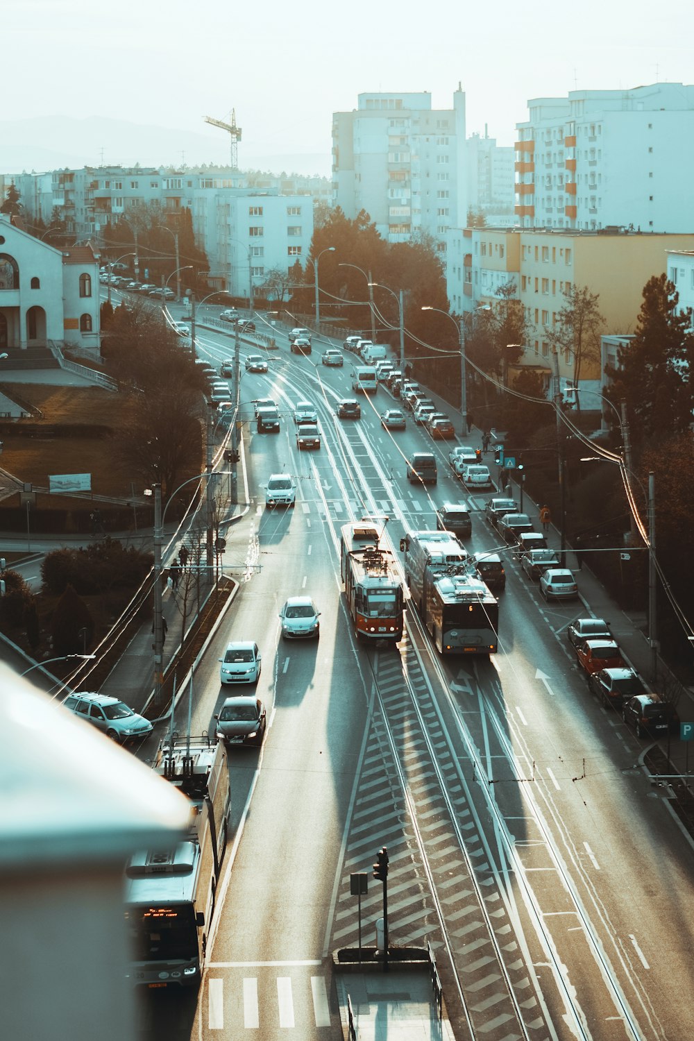 Autos tagsüber auf der Straße