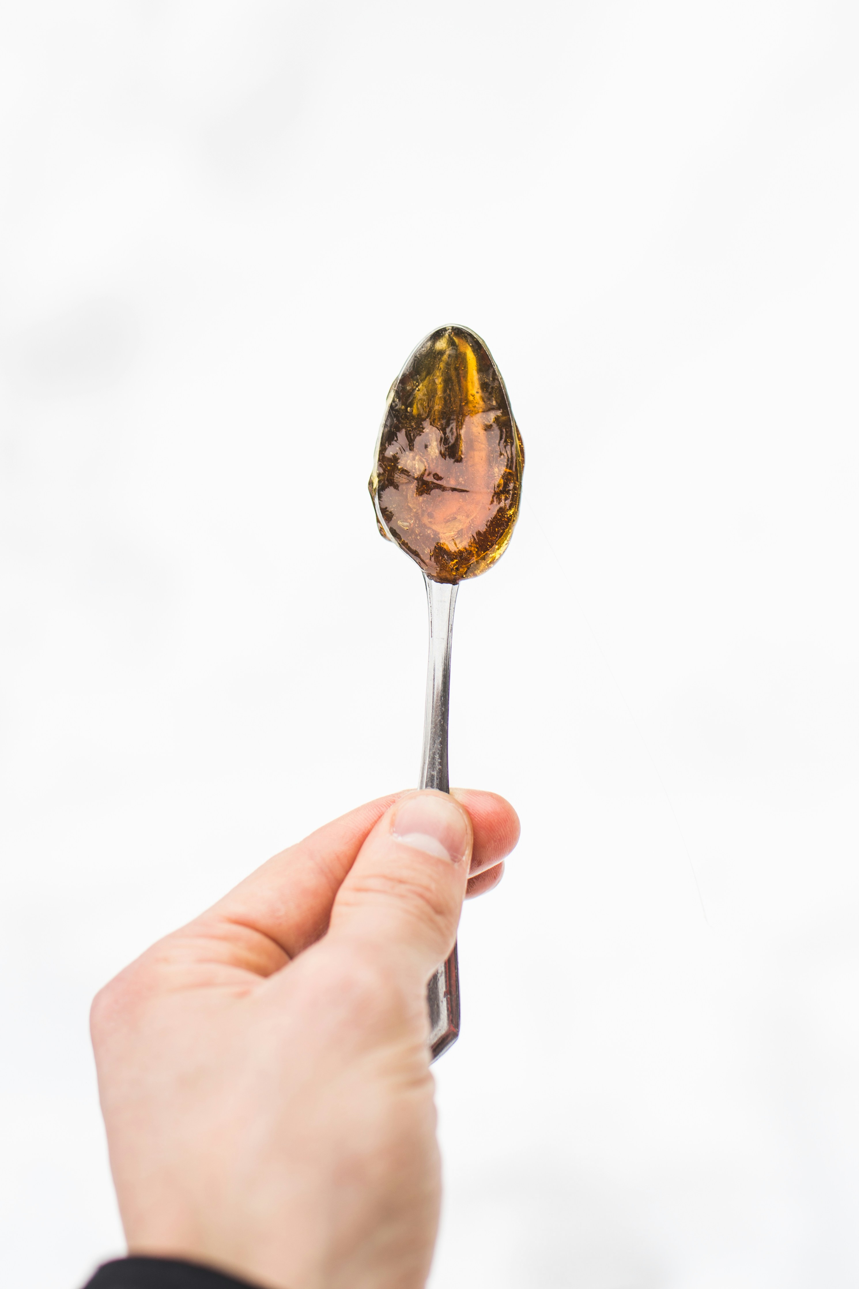 ステンレススプーンを持つ人の写真 Unsplashの無料ウェルネス写真