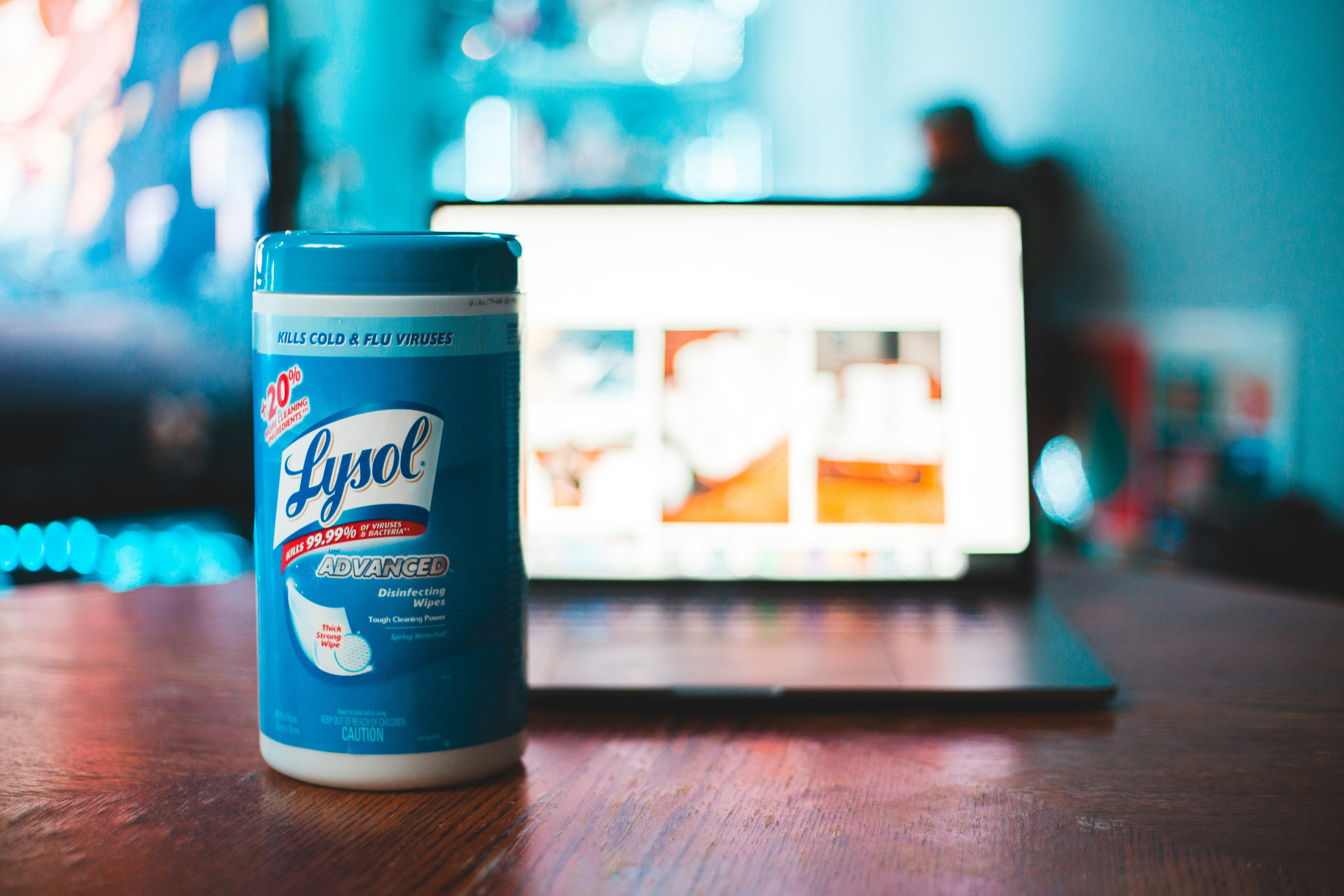 Toallitas desinfectantes Lysol blancas y azules