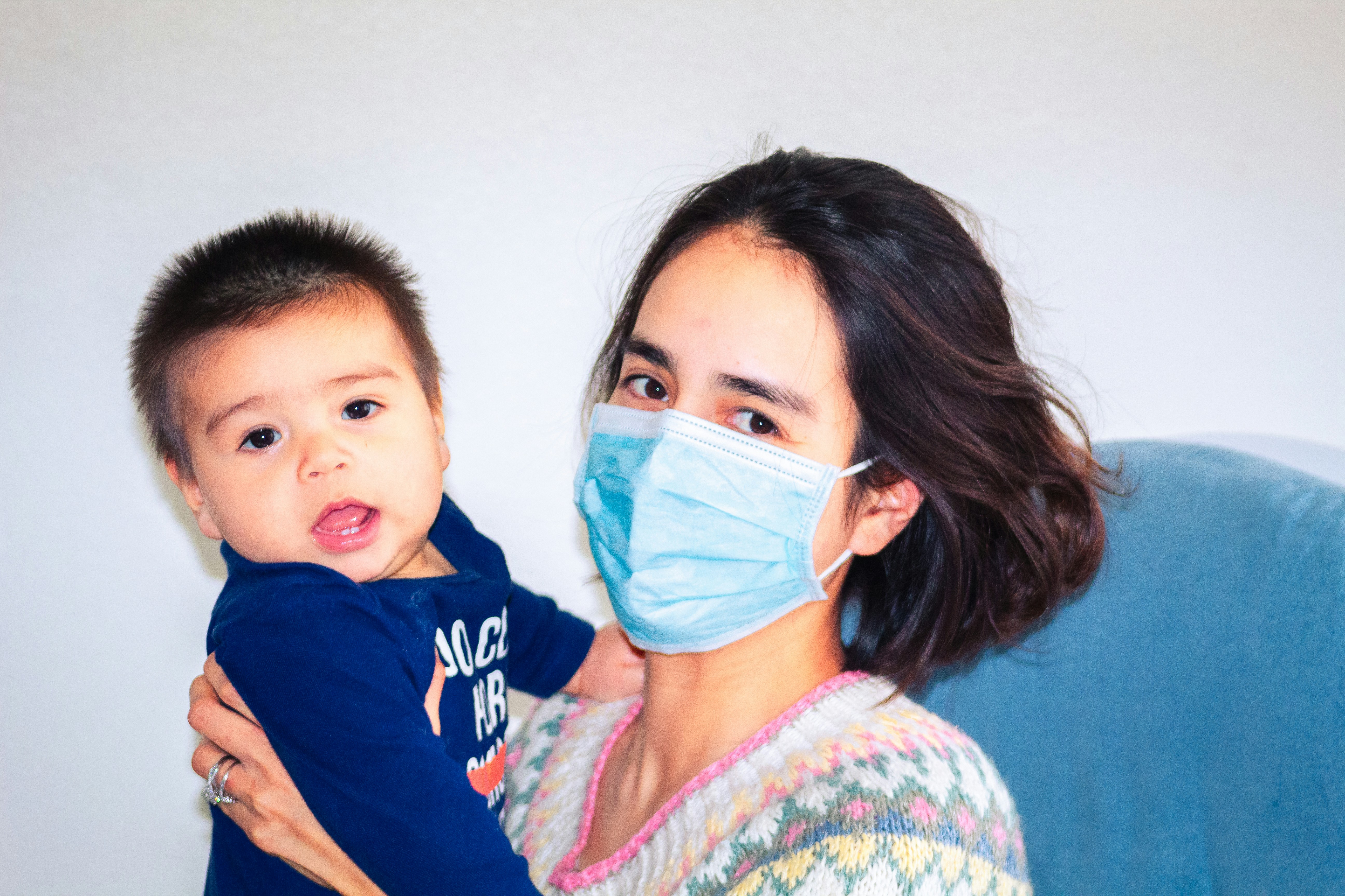 Ibu dengan bayi - menjaga kesehatan pernapasan keluarga