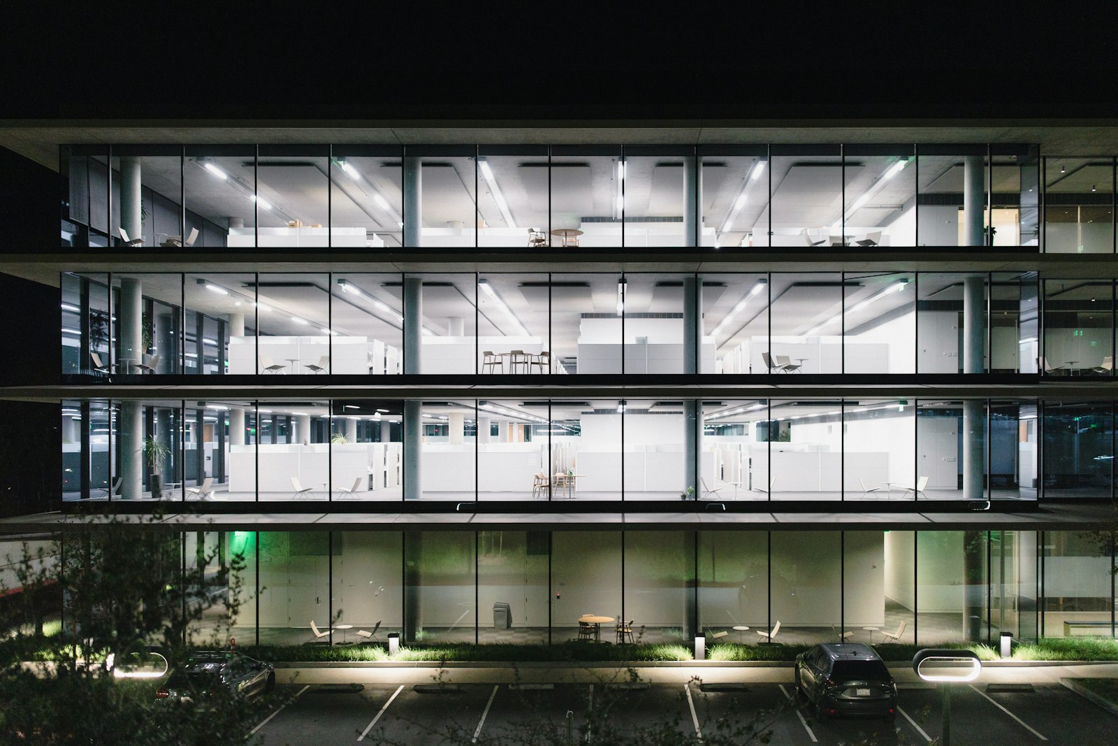 Canon EOS R + Canon EF 35mm F1.4L II USM sample photo. Cars parked in front photography