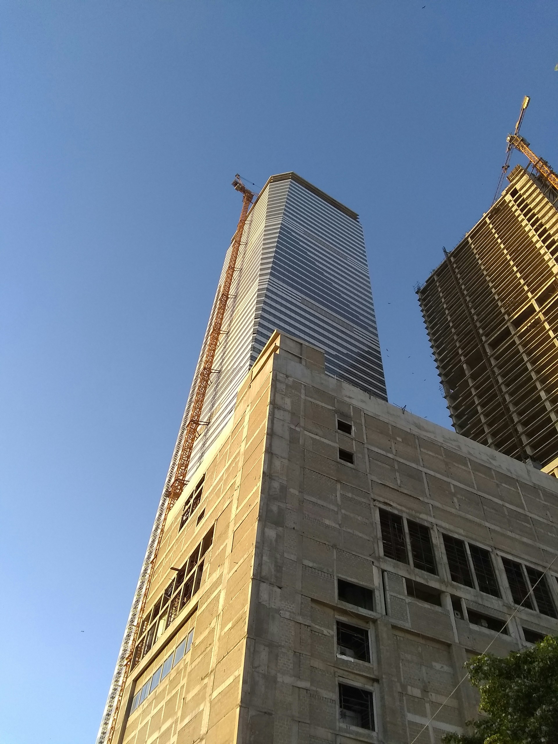 gray computer monitor