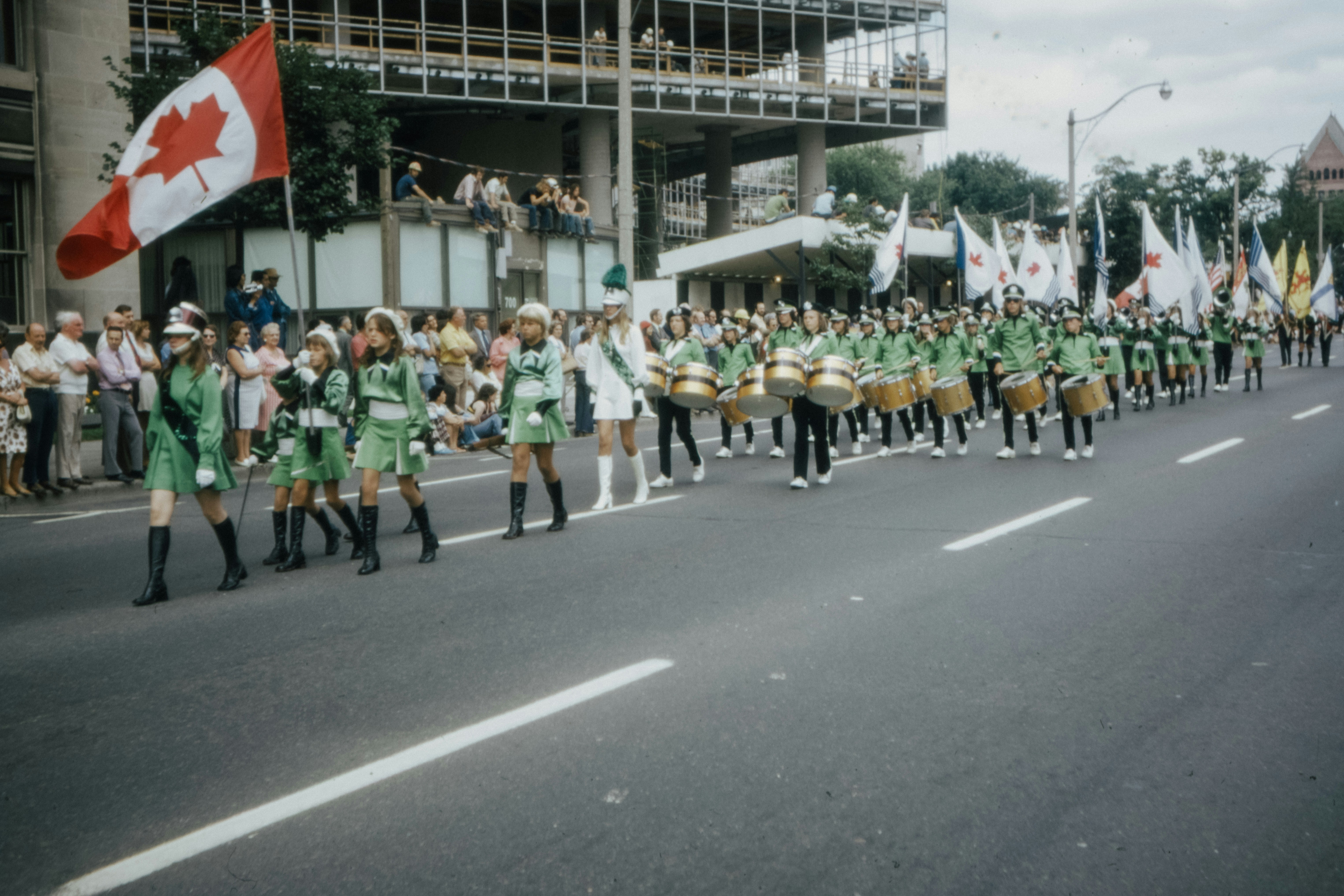 photo-1584807807745-7632ee25581d?ixid=M3wxMjA3fDB8MXxzZWFyY2h8Mnx8eiVDMyVCNmxkYm9ycyVDMyVCM3MlMjBwYXJhdGF8ZW58MHx8fHwxNzUyMTc3NDEwfDA\u0026ixlib=rb-4.1.0