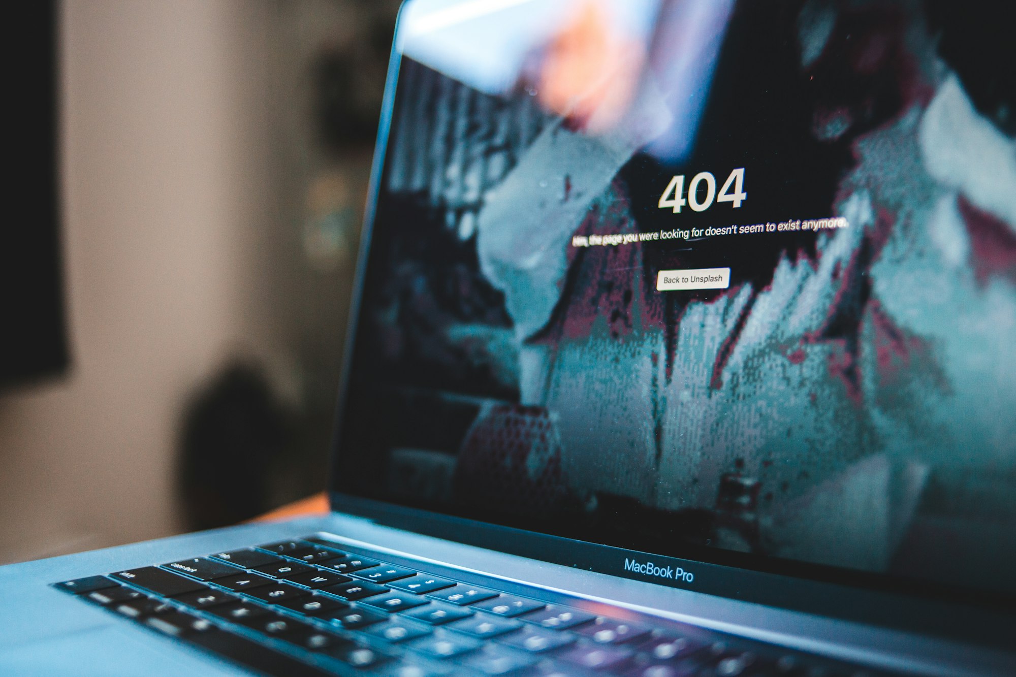Schwarzer MacBook Pro-Laptop-Computer zeigt 404-Fehler an
