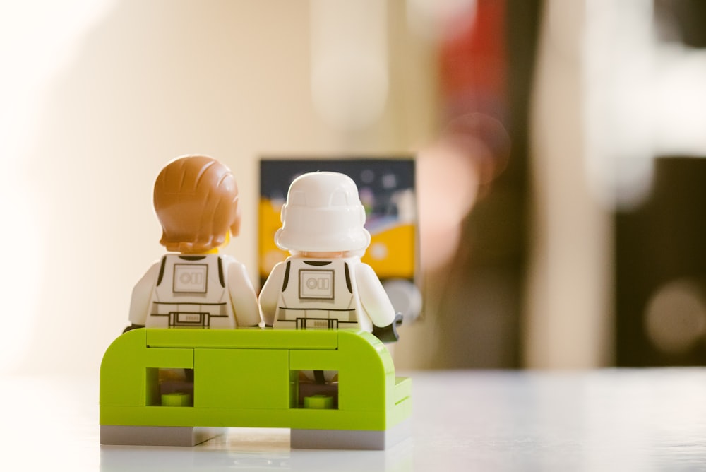 Foto zum Thema Braune und grüne Lego-Steine – Kostenloses Bild zu Roboter  auf Unsplash