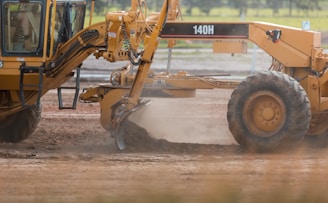 yellow and black heavy equipment