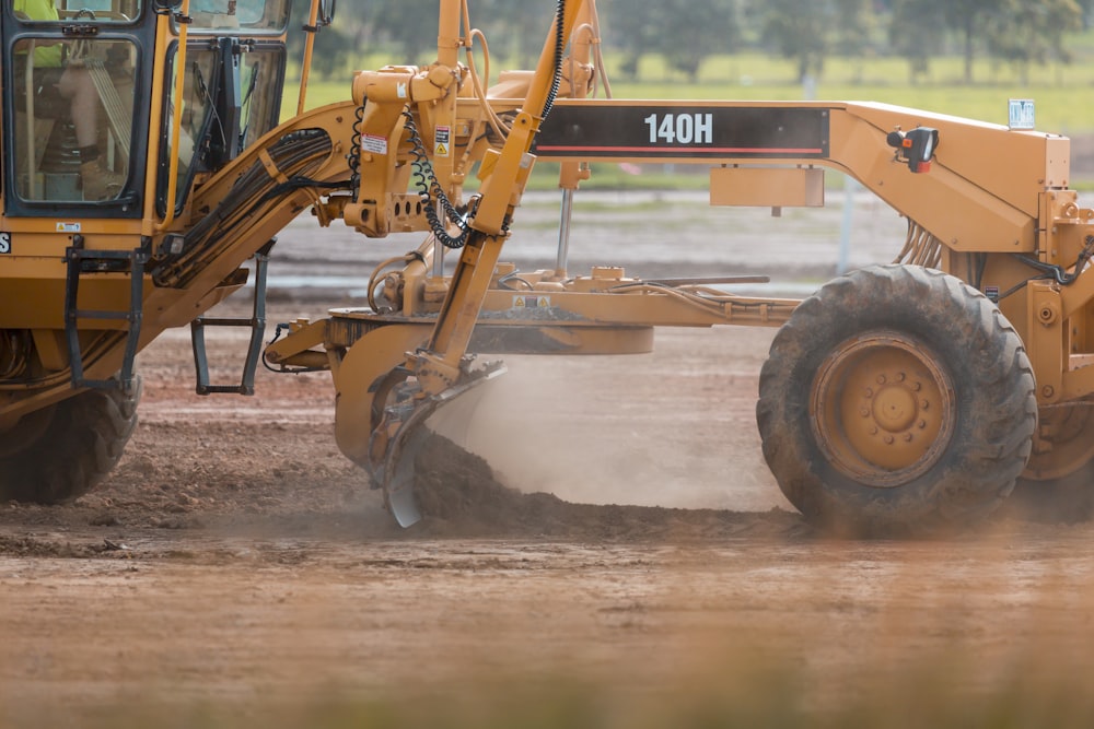 yellow and black heavy equipment