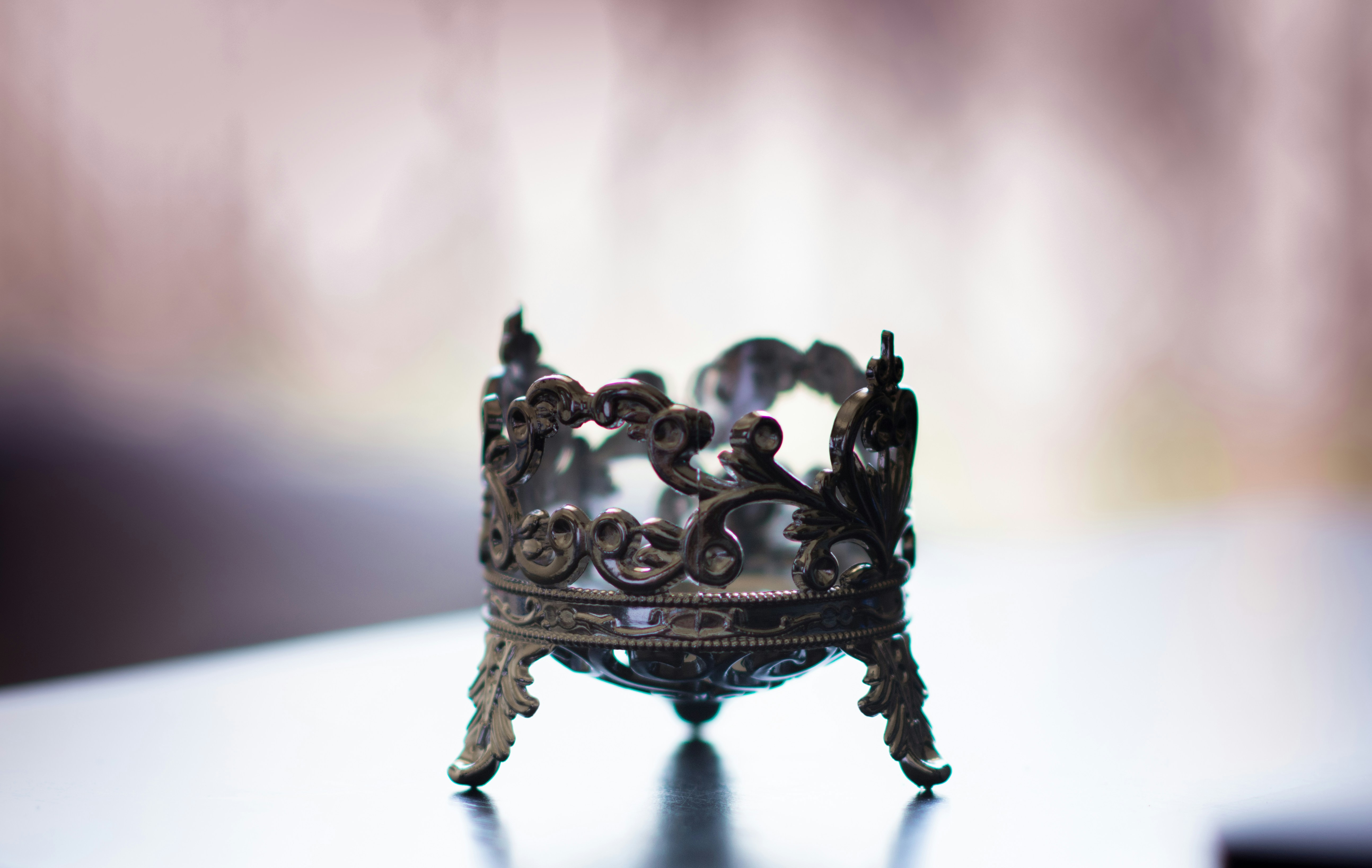 Fragile Power: Demanding Deference Signals Weakness