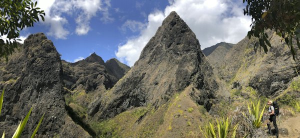 Jagged peaks in the Cirque de Mafate — Réunion, Réunion