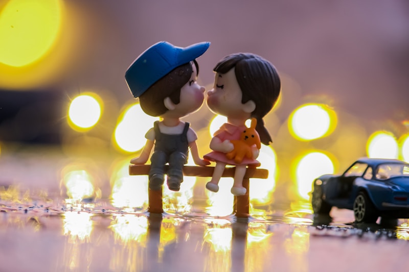 Figura colorida en ambiente inclusivo