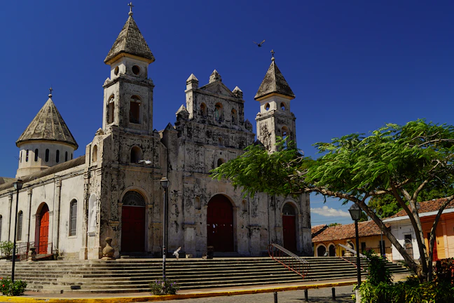 8-Day Budget Central America: El Salvador, Honduras & Nicaragua