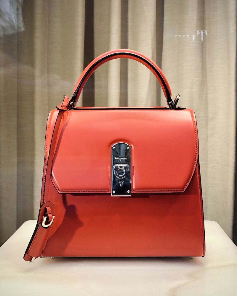 Borsa a tracolla in pelle di Massimo Dutti