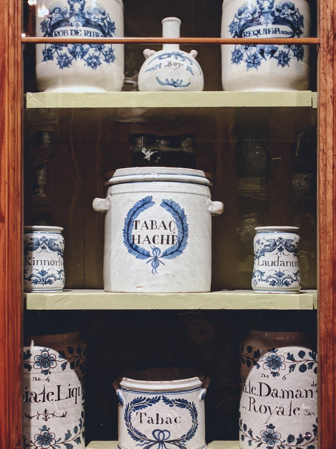 white and blue ceramic jar