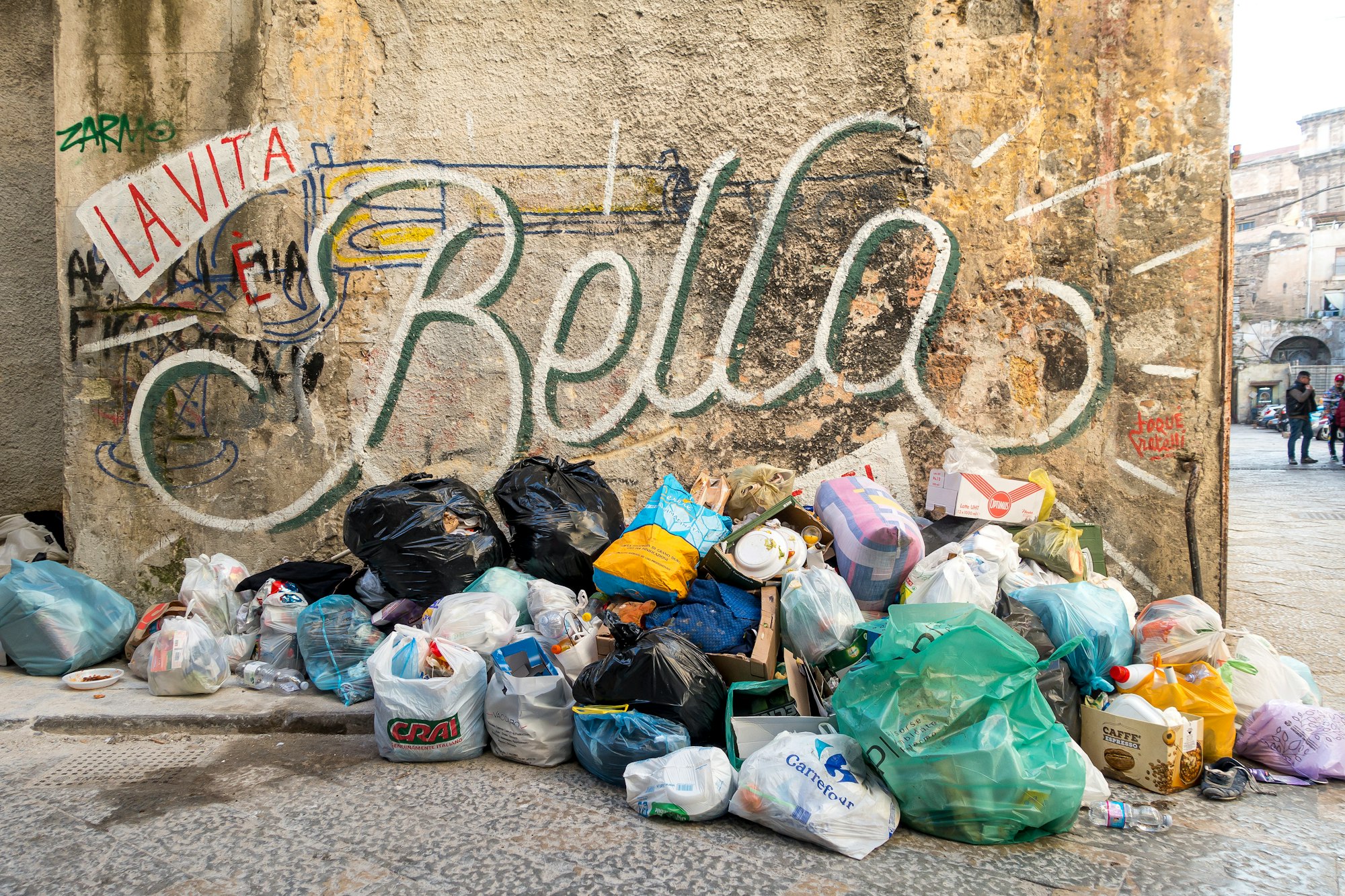 poubelles dans la rue