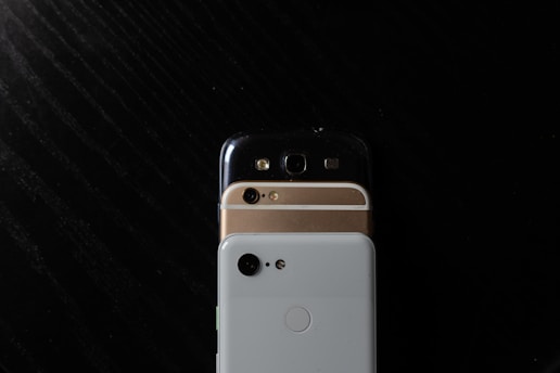 white iphone 4 on black textile