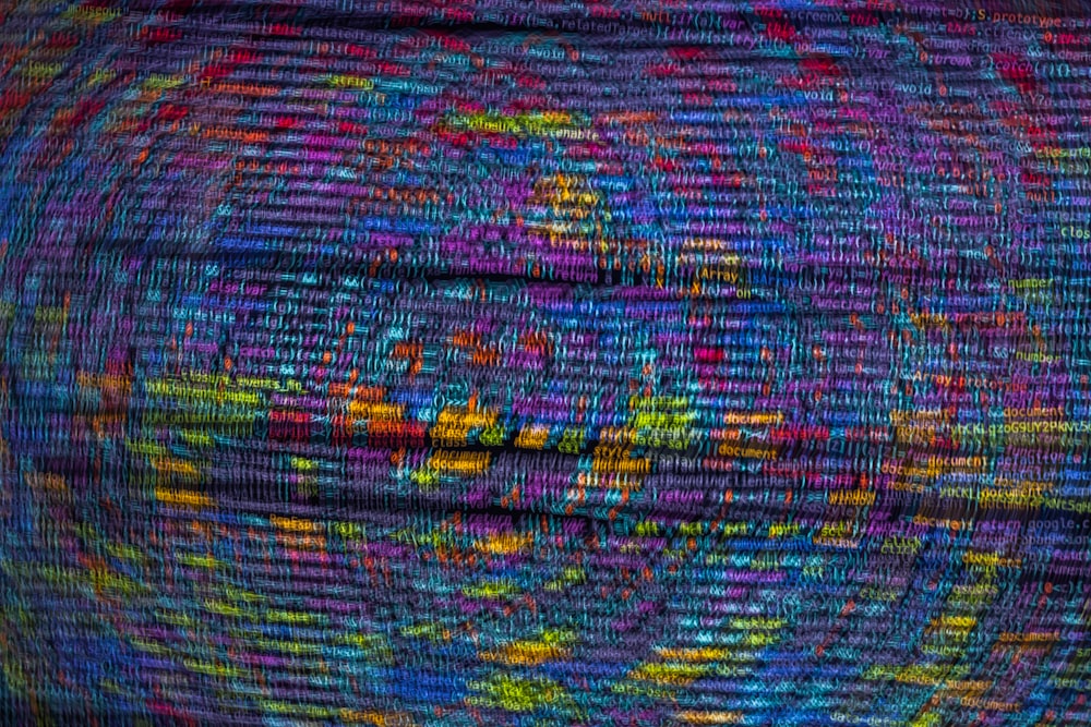 textile violet, vert et jaune