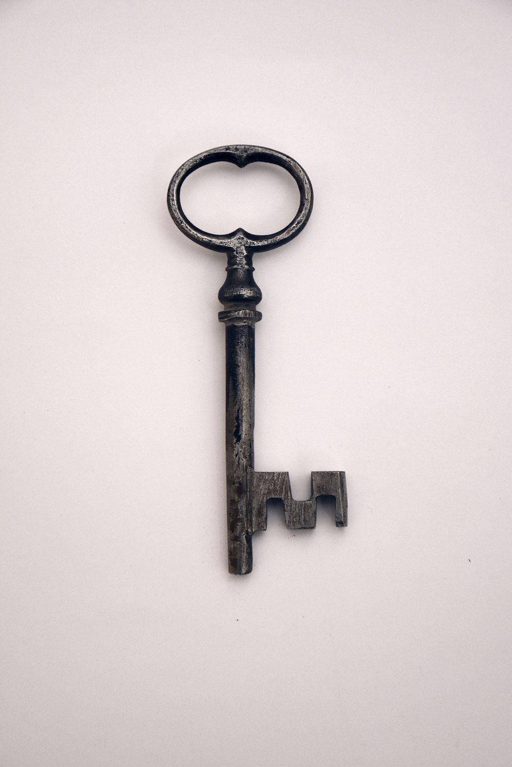 black and silver skeleton key