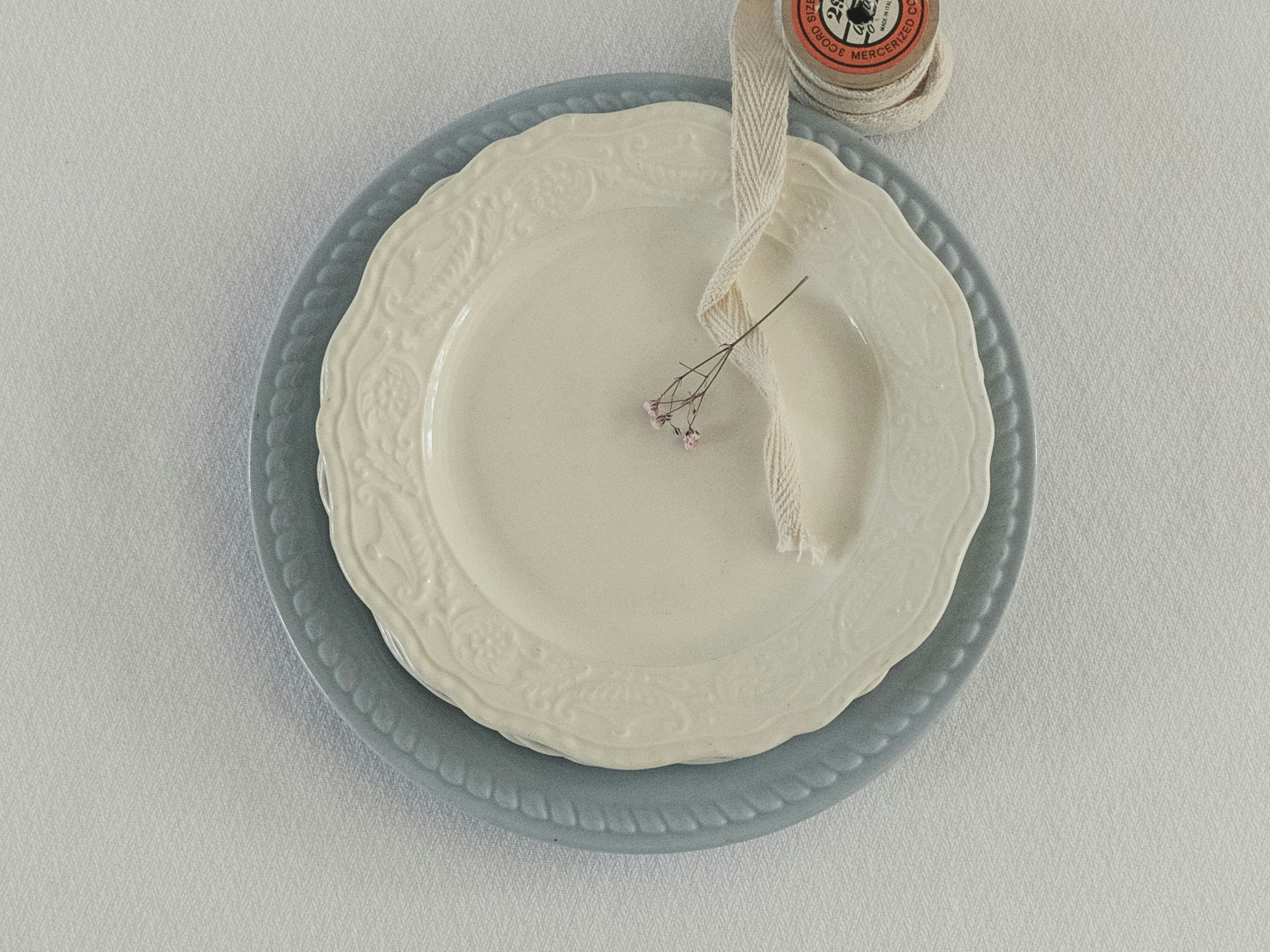white and blue ceramic round plate
