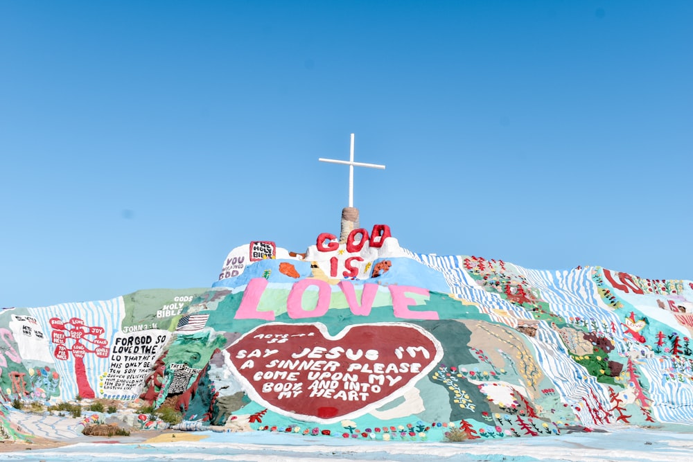 red and white welcome to fabulous las vegas nevada signage under blue sky during daytime