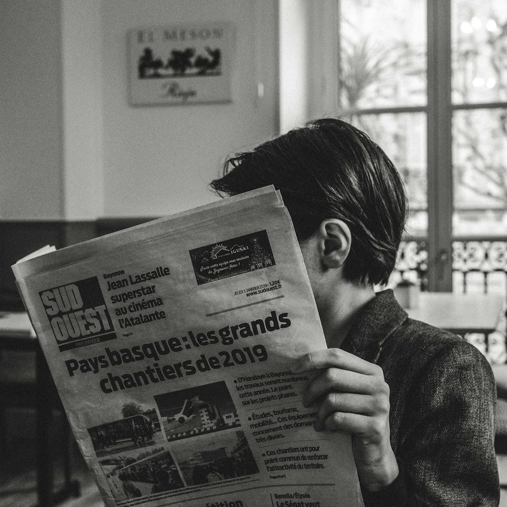 Reading Newspaper Pictures | Download Free Images on Unsplash