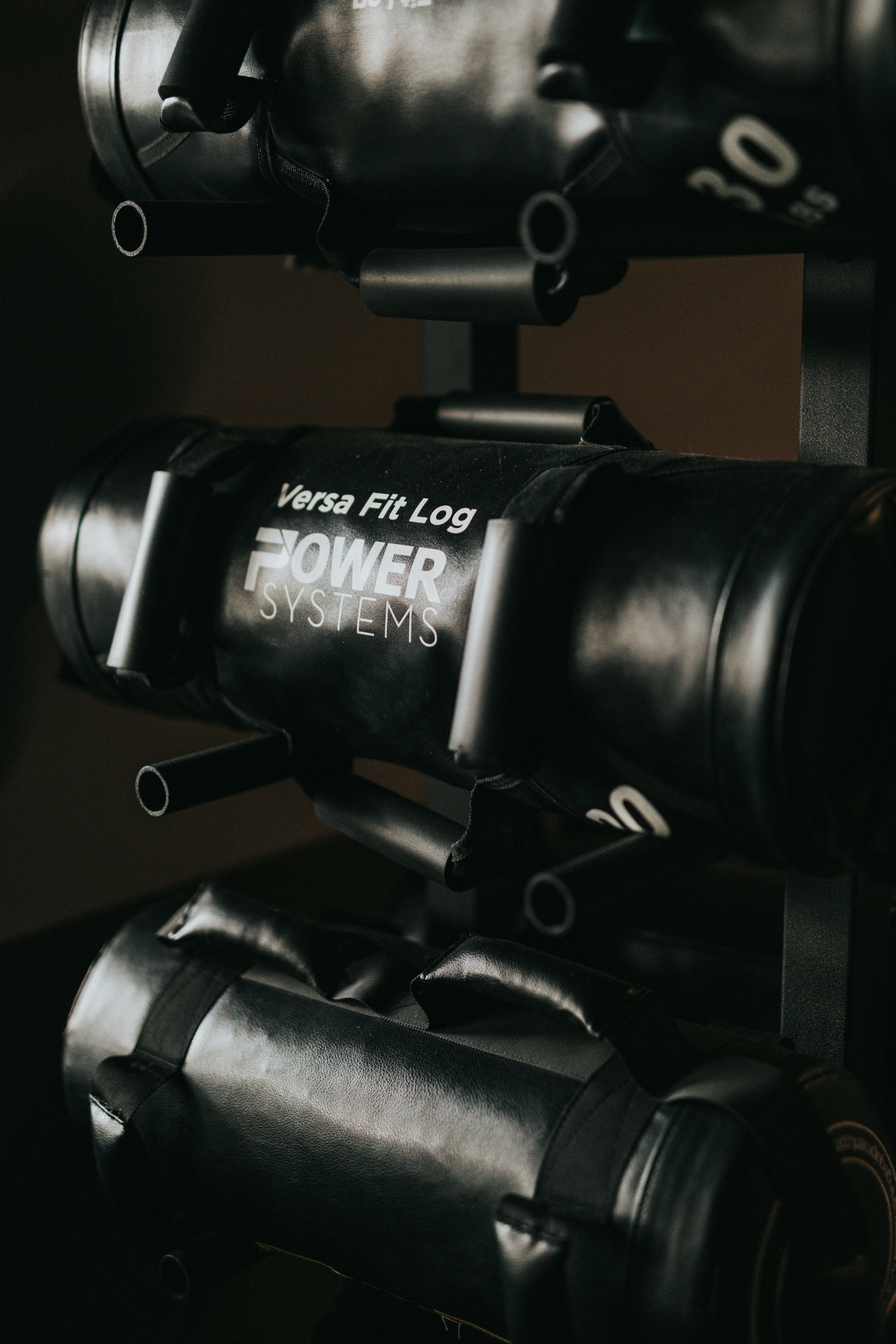 photo-1585076795843-6b7aaed84d28?ixid=M3wxMjA3fDB8MXxzZWFyY2h8N3x8bmFnYTMwMyUyMHZpcHxlbnwwfHx8fDE3NTM4Njk4Nzd8MA\u0026ixlib=rb-4.1.0