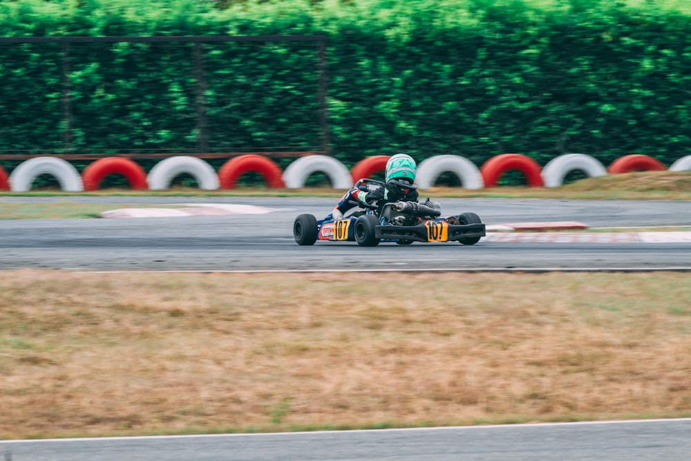 black and red formula 1 racing car on track during daytime