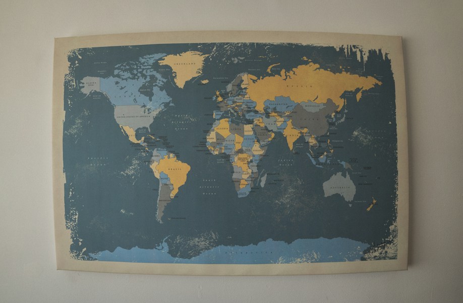Guess the Neighbours Game: Name All Bordering Countries