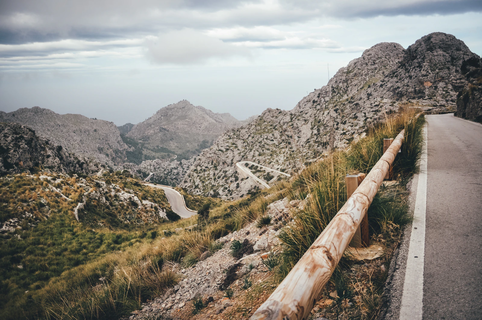 Bergkulisse der Serra de Tramuntana auf Mallorca