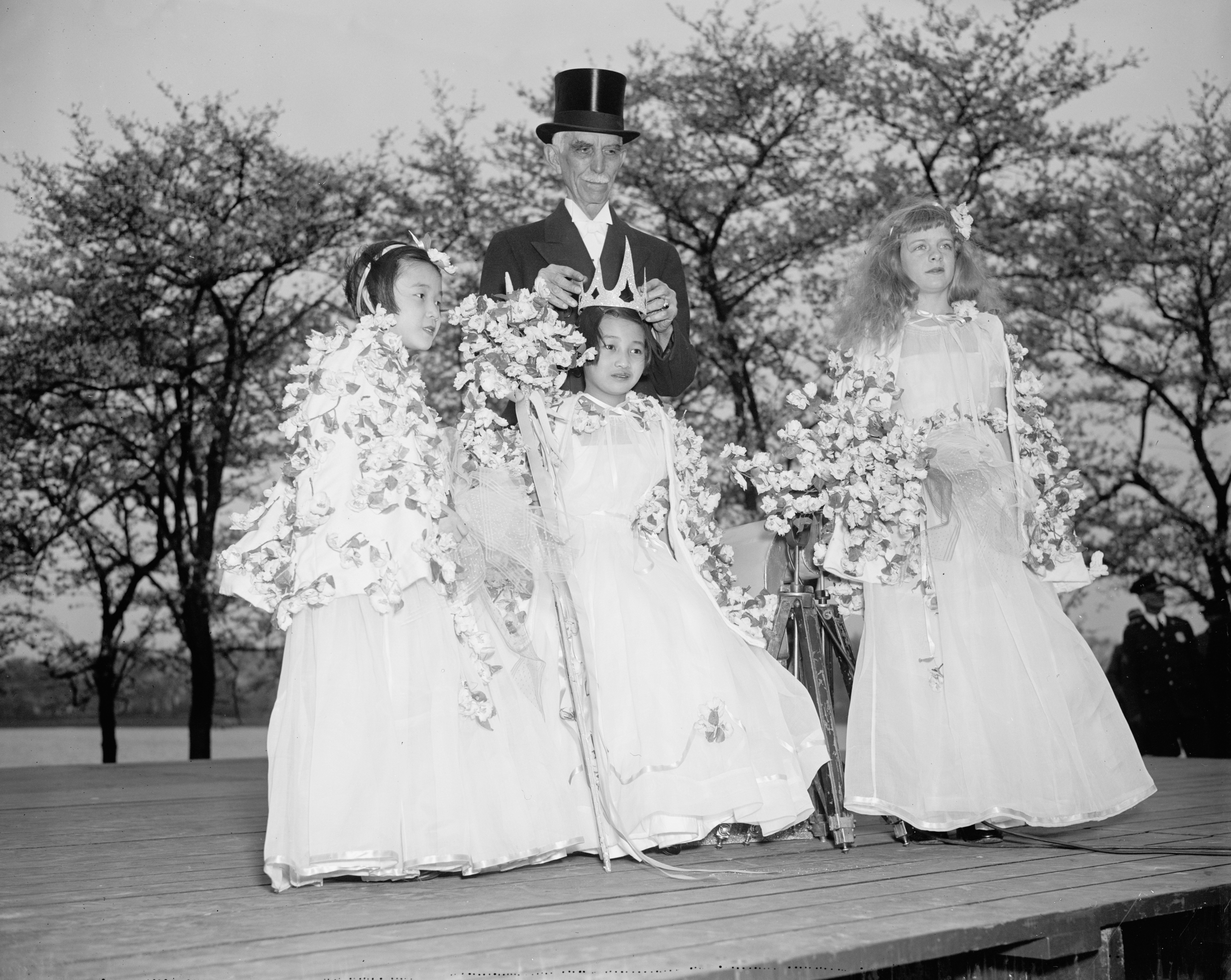 wedding traditions vintage, wallpaper, Wedding Traditions Explained: Origins & Meanings 2