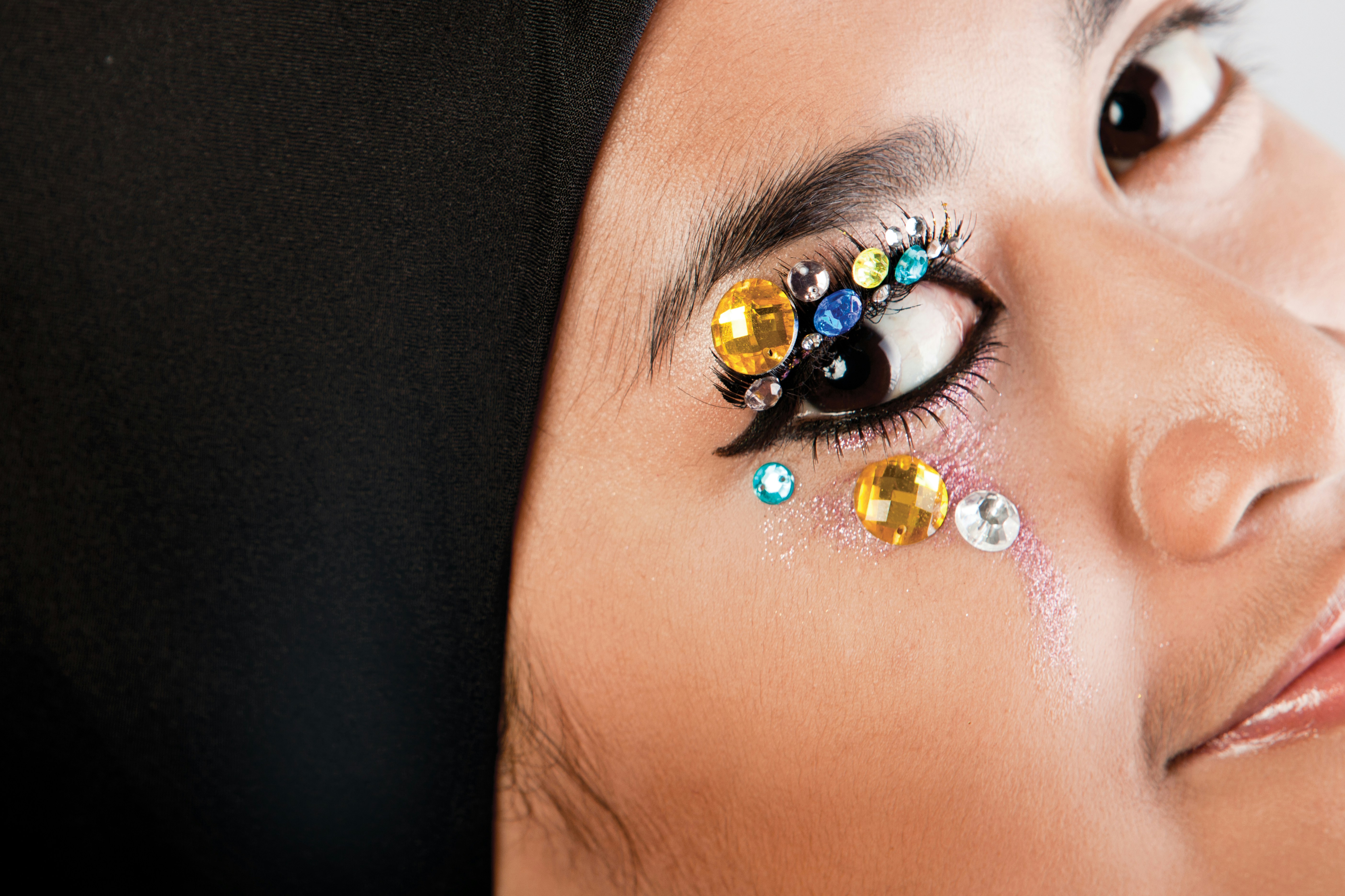 woman wearing silver and black stud earring