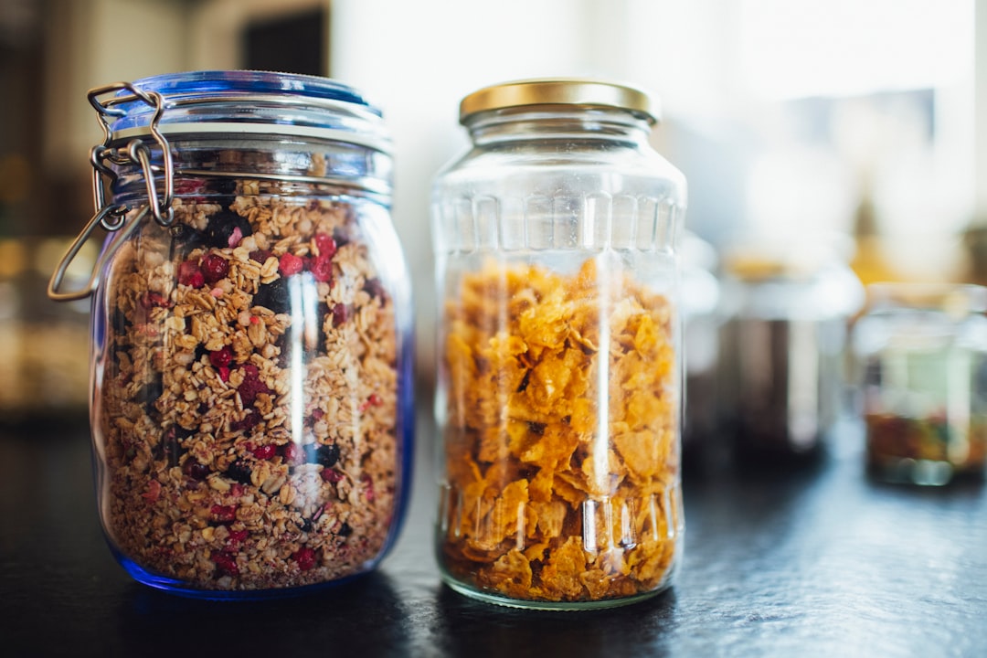 Zero waste lifestlye – shop cereals, crunchy muesli and cornflakes in your reusable glasses without packaging