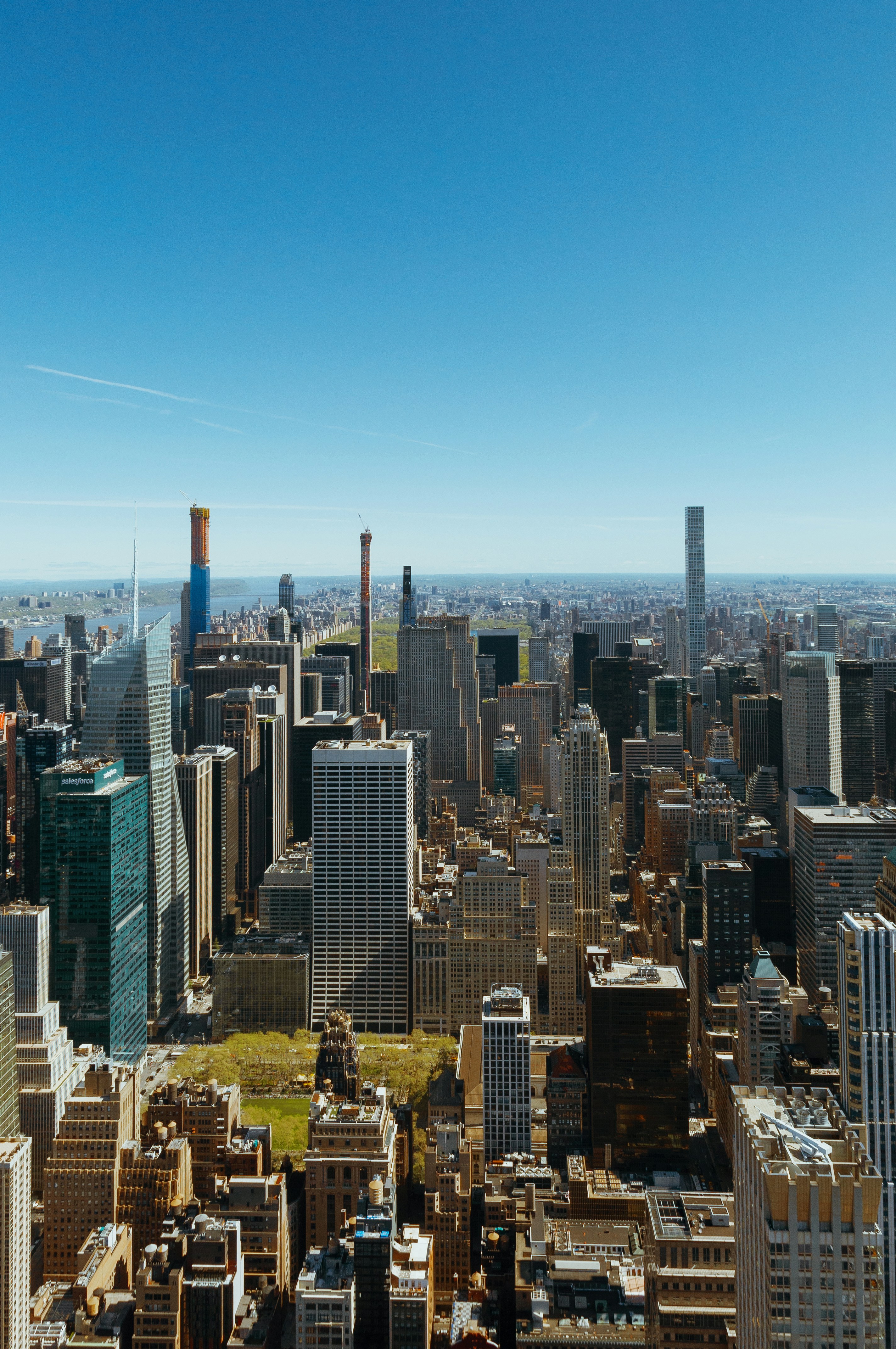 Luftaufnahme von Stadtgebäuden tagsüber