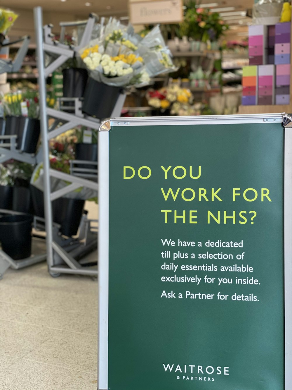 Un panneau qui dit travaillez-vous pour le NHS?